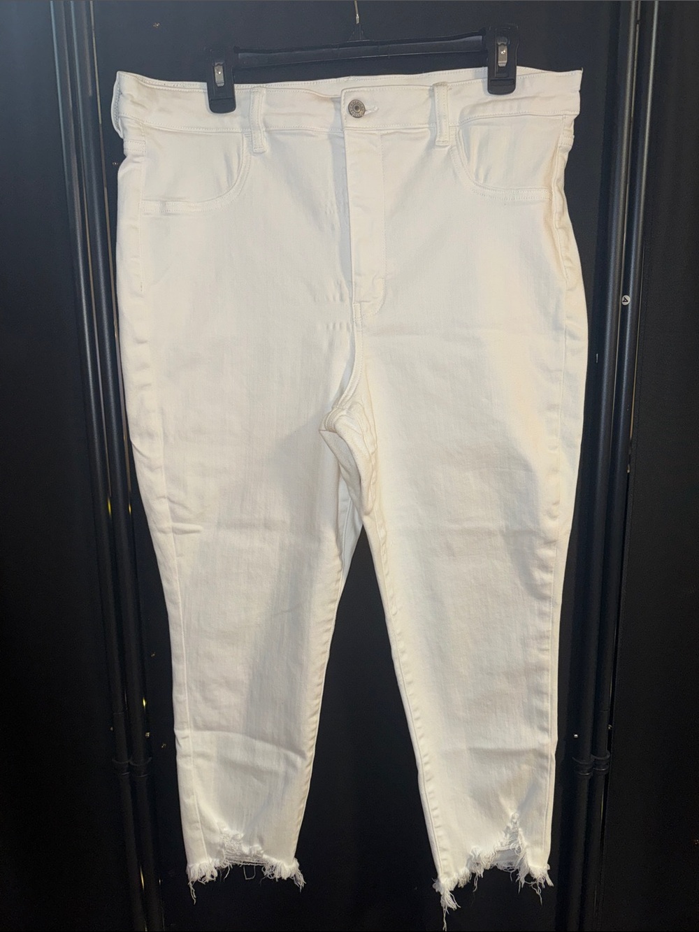 American Eagle Outfitters White High-Rise Frayed Hem Cropped Jeans